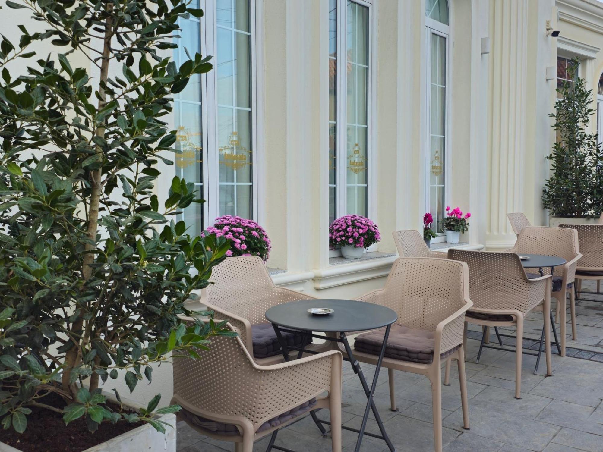 Patza-Kuqani Hotel Ambasada Qta מראה חיצוני תמונה